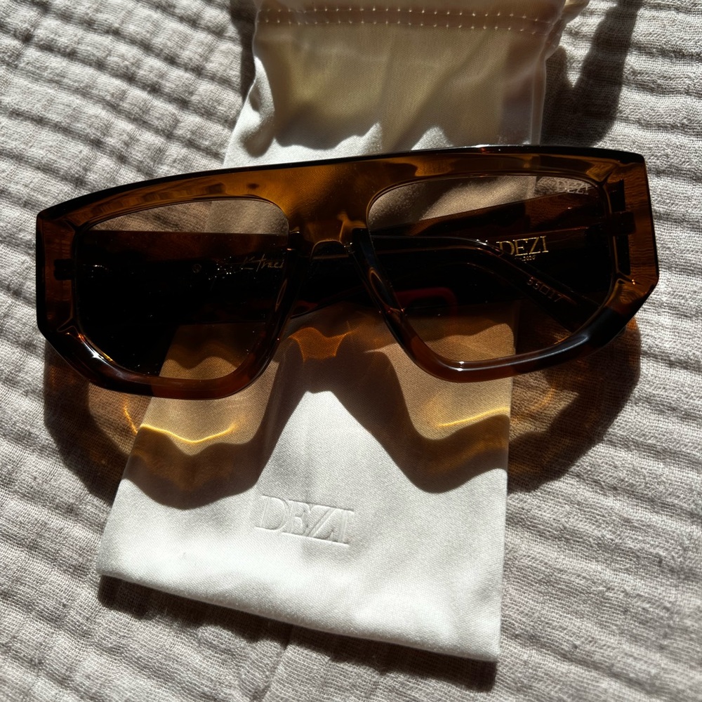 Dezi Backtrack Shades in brown.
